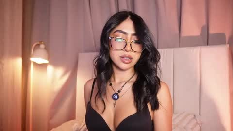 Snapshot of sara_albrecht chatting on 05-12-26, 11:35 Sara online show from 05-12-26, 11:35