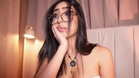 Snapshot of sara_albrecht chatting on 05-25-26, 11:44 Sara online show from 05-25-26, 11:44