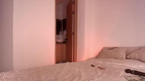 Snapshot of sara_albrecht chatting on 05-26-26, 10:06 Sara online show from 05-26-26, 10:06