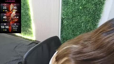 Sara online show from 04-24-26, 01:24