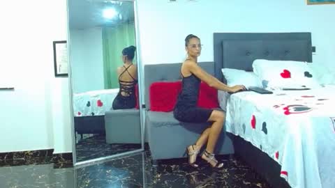 Snapshot of sara_carmona chatting on 03-08-25, 12:44 SARA online show from 03-08-25, 12:44