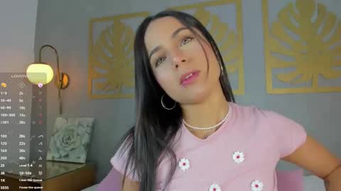 Snapshot of sara_castro24 chatting on 02-18-25, 07:30 Sara online show from 02-18-25, 07:30