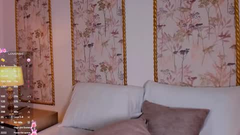 Snapshot of sara_castro24 chatting on 11-13-25, 08:30 Sara online show from 11-13-25, 08:30