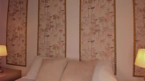 Snapshot of sara_castro24 chatting on 05-28-26, 08:28 Sara online show from 05-28-26, 08:28