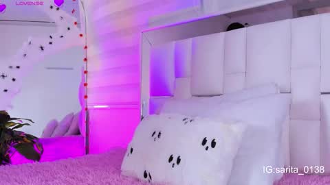 Sara online show from 10-31-25, 07:04