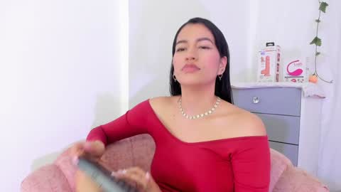 Snapshot of sara_kurt chatting on 02-08-25, 12:39 Sara online show from 02-08-25, 12:39