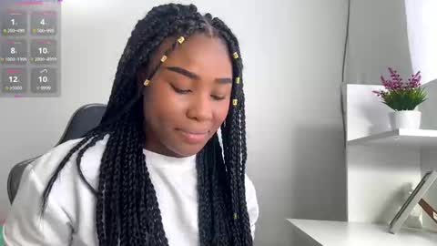 Snapshot of sara_muscle chatting on 12-14-24, 09:35 Sara online show from 12-14-24, 09:35