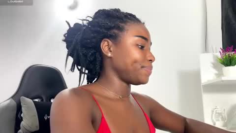 Snapshot of sara_muscle chatting on 01-08-25, 01:42 Sara online show from 01-08-25, 01:42