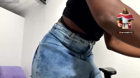 Snapshot of sara_muscle chatting on 01-15-25, 02:06 Sara online show from 01-15-25, 02:06