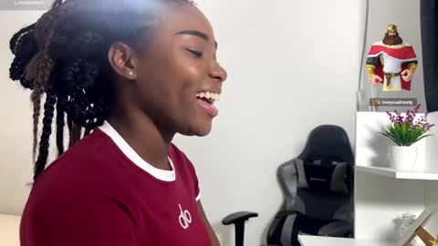 Snapshot of sara_muscle chatting on 01-19-25, 04:33 Sara online show from 01-19-25, 04:33