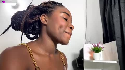 Snapshot of sara_muscle chatting on 01-23-25, 02:12 Sara online show from 01-23-25, 02:12