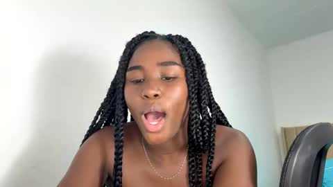 Snapshot of sara_muscle chatting on 09-18-25, 09:50 Sara online show from 09-18-25, 09:50