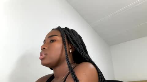 Snapshot of sara_muscle chatting on 09-25-25, 11:41 Sara online show from 09-25-25, 11:41