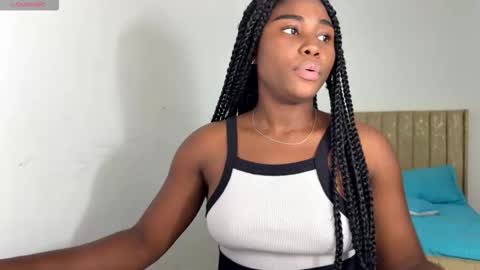 Snapshot of sara_muscle chatting on 09-28-25, 01:22 Sara online show from 09-28-25, 01:22