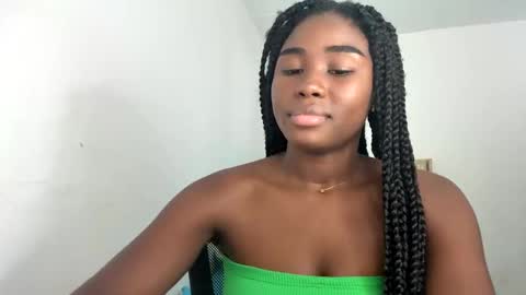 Snapshot of sara_muscle chatting on 09-30-25, 09:20 Sara online show from 09-30-25, 09:20