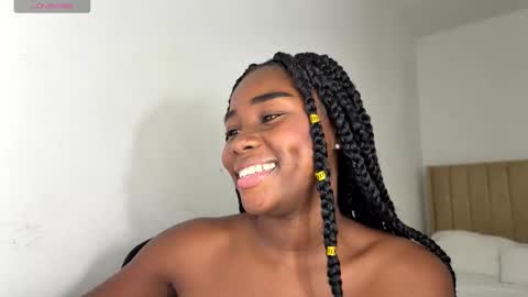 Snapshot of sara_muscle chatting on 10-29-25, 02:25 Sara online show from 10-29-25, 02:25