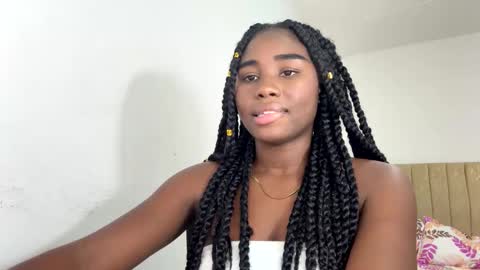 Snapshot of sara_muscle chatting on 11-10-25, 01:37 Sara online show from 11-10-25, 01:37