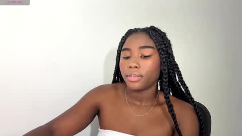 Snapshot of sara_muscle chatting on 11-27-25, 09:17 Sara online show from 11-27-25, 09:17