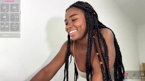 Snapshot of sara_muscle chatting on 12-14-25, 11:09 Sara online show from 12-14-25, 11:09