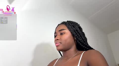 Snapshot of sara_muscle chatting on 12-23-25, 02:42 Sara online show from 12-23-25, 02:42