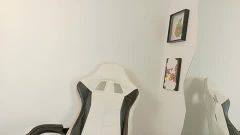 Sara online show from 03-27-26, 04:07