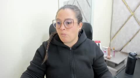 sara_thonson_ online show from 05-10-26, 03:12