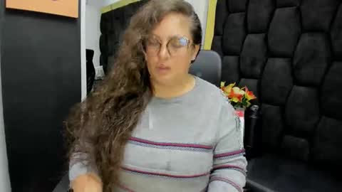 sara_thonson_ online show from 06-03-26, 04:15