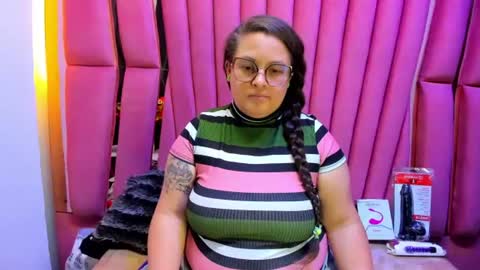 Snapshot of sara_thonson_ chatting on 06-26-26, 05:23 sara_thonson_ online show from 06-26-26, 05:23
