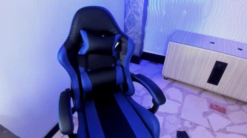 Snapshot of sara_winehouse1 chatting on 02-06-26, 07:28 1 online show from 02-06-26, 07:28