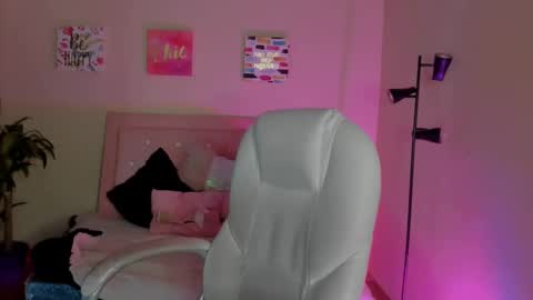 Sarah Ramirez online show from 03-12-25, 06:00