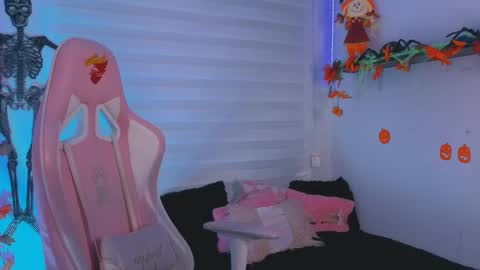 Sarah Ramirez online show from 10-11-25, 05:17