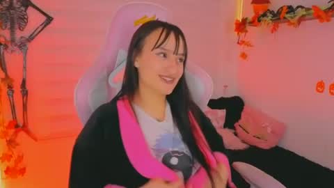 Sarah Ramirez online show from 10-16-25, 09:21