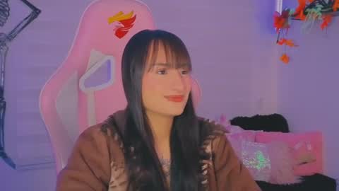 Sarah Ramirez online show from 10-19-25, 03:40