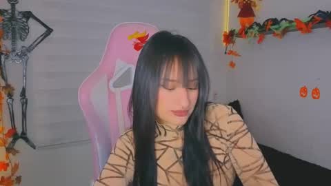 Sarah Ramirez online show from 10-21-25, 03:40