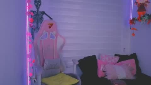 Sarah Ramirez online show from 10-26-25, 03:45