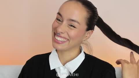 Sara online show from 05-18-26, 04:18