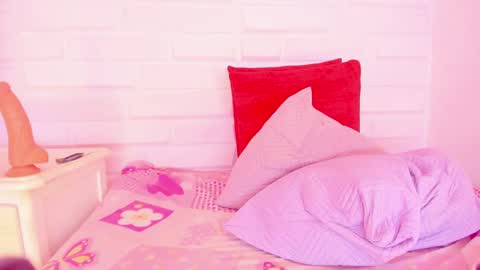 Snapshot of sarabi_ebony chatting on 03-11-25, 06:41 Ebony Pocahontas online show from 03-11-25, 06:41