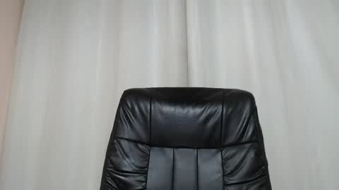 saradorj92 online show from 04-28-26, 02:27