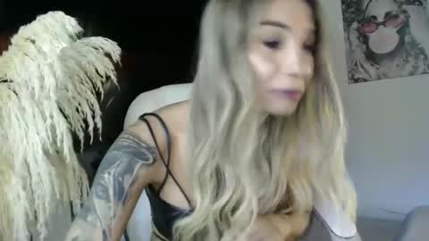 Snapshot of saragoddesshot chatting on 10-20-25, 08:53 CALL ME LOVE SARITA online show from 10-20-25, 08:53