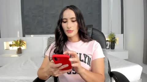 Snapshot of saragomez_1 chatting on 04-23-26, 01:02 Sara Gomez online show from 04-23-26, 01:02