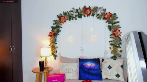 sarah  cinnamon online show from 12-19-25, 07:21