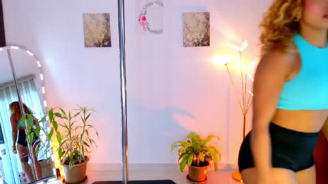 Snapshot of sarah__cinnamon chatting on 04-26-26, 06:16 sarah cinnamon online show from 04-26-26, 06:16