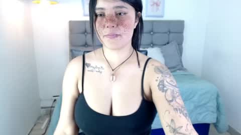 Snapshot of sarah__moon1 chatting on 04-24-26, 04:09 Sarah Moon online show from 04-24-26, 04:09