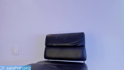 Snapshot of sarah_angelz chatting on 11-19-25, 05:35 Sarah online show from 11-19-25, 05:35