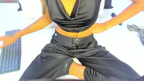 Snapshot of sarah_ashbourne chatting on 10-29-25, 12:07 sarah_ashbourne online show from 10-29-25, 12:07