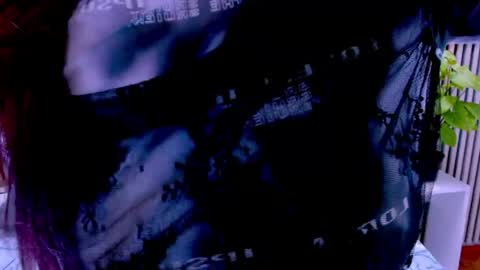 Snapshot of sarah_cream chatting on 05-09-26, 04:17 Sarah online show from 05-09-26, 04:17
