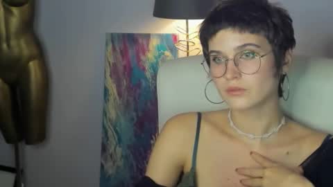 Sarah online show from 09-18-25, 01:35