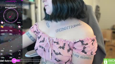 Snapshot of sarah_e_xx chatting on 12-15-24, 06:18 Sarah online show from 12-15-24, 06:18