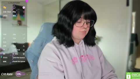 Snapshot of sarah_e_xx chatting on 02-12-25, 09:43 Sarah online show from 02-12-25, 09:43