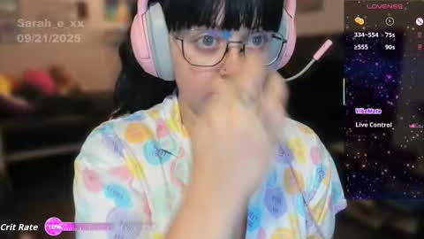 Snapshot of sarah_e_xx chatting on 09-22-25, 01:07 Sarah online show from 09-22-25, 01:07